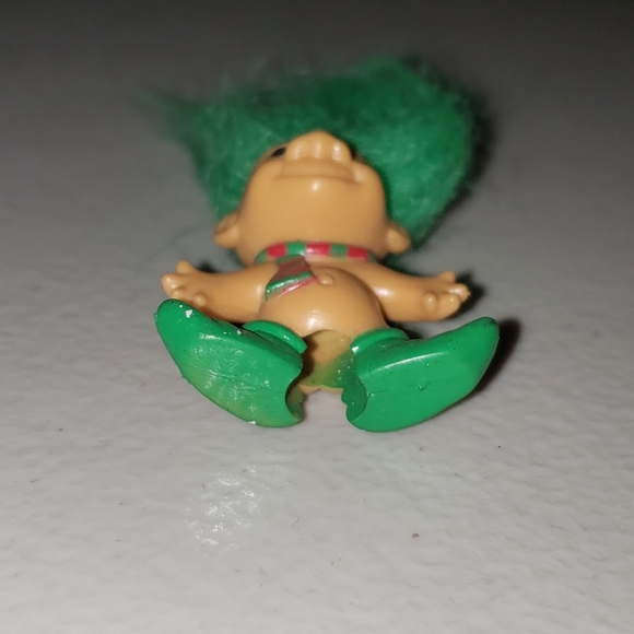 Russ Trolls Holiday - Picture 4 of 7